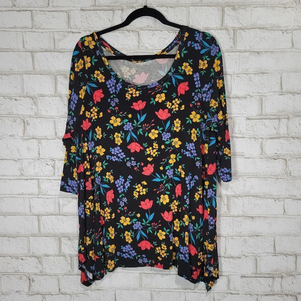 Balck floral short sleeve‎ comfy tee